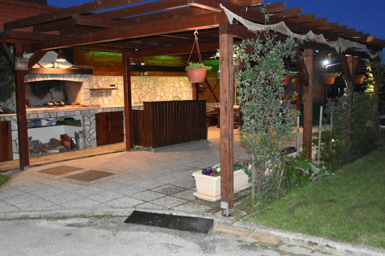 Apartments And Rooms Kod Eli Ravna Gora Luaran gambar
